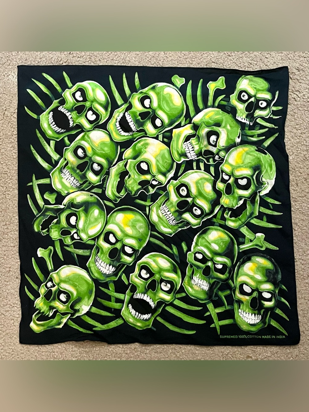 Supreme SS18 Green Black Glow In The Dark Skull Pile Bandana